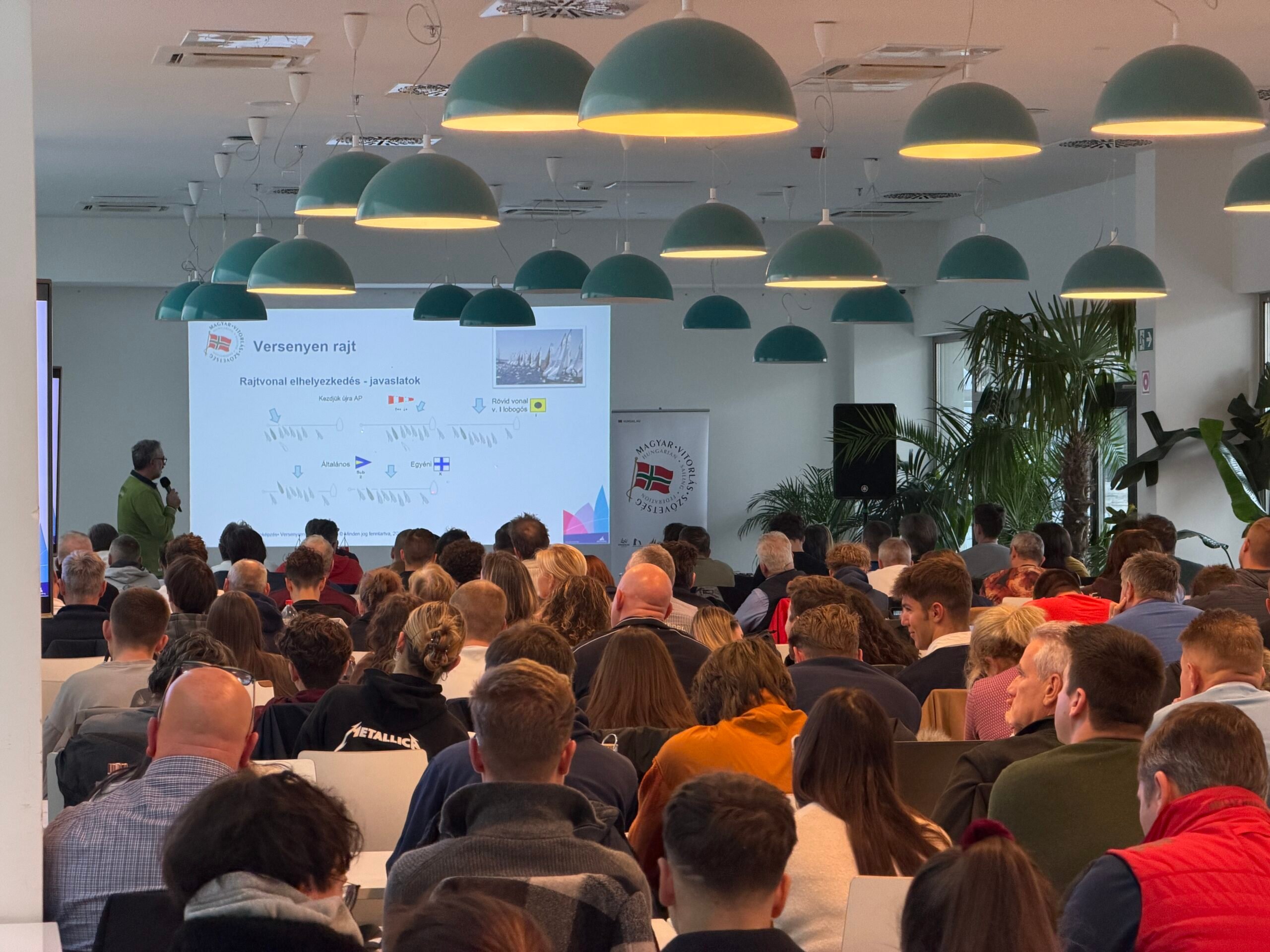 Hiánypótló versenyrendezői alapképzés és továbbképzés 170 résztvevővel a Testnevelési Egyetemen