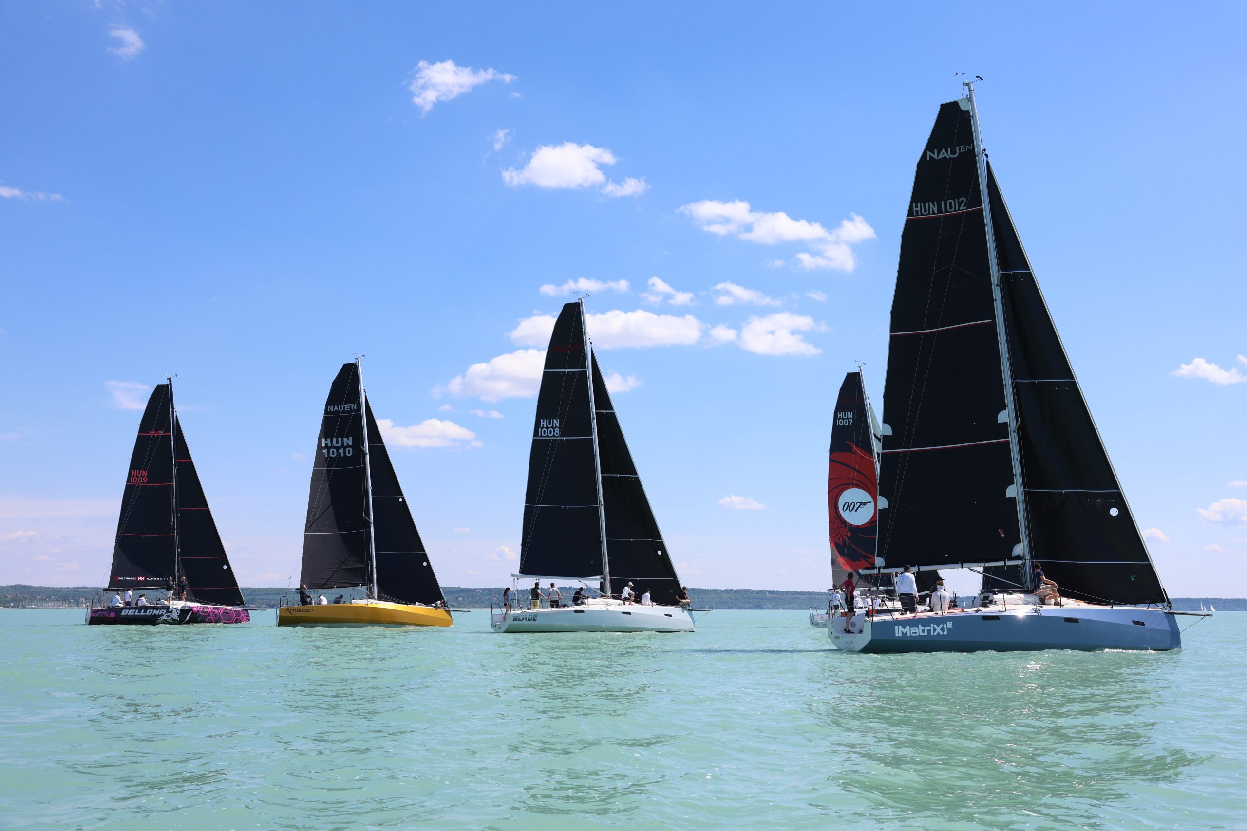 Közösség, tisztelet és vitorlázás – sikeresen elrajtolt a One Design Balaton Tour Balatonkenesén